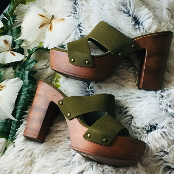 Shoes - One of a kind- Olive open toe platform heels
